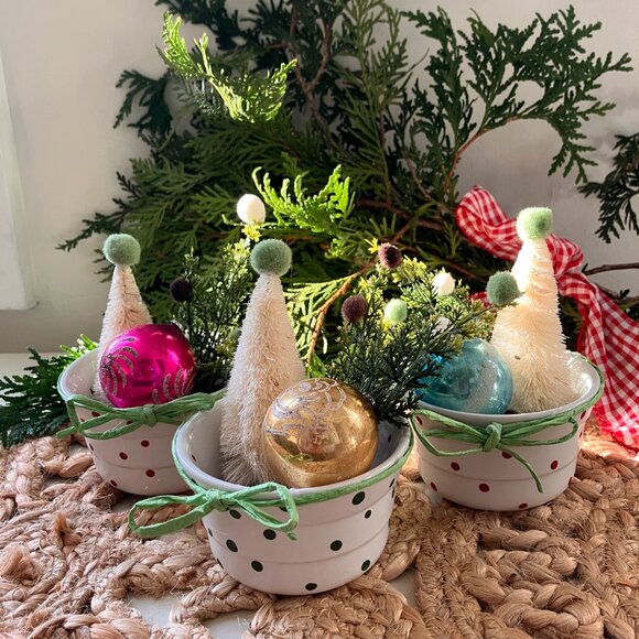 Vintage Christmas Decor - Set of 3 Polka Dot Pots with Trees and Ornament - Picture 11 of 11